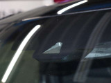 【プリクラッシュセーフティシステム】ミリ波レーダーと単眼カメラを併用したセンサーで前方の車両と昼歩行者・昼自転車を検知し、それに基づく統合的な制御により、事故の回避や衝突被害の軽減を支援します。
