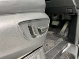 パワーシート搭載。微妙な調整が手軽にでき、ピッタリのポジションで運転することが可能です。