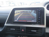 バックガイドモニターで、後方を確認しながら安心して駐車することができます。運転初心者も熟練者も必須の機能ですよ!