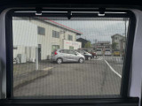 ロールサンシェイド(リアドア) 日差しをやわらげ、プライバシーの保護でも○