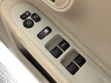 鍵や窓の開け閉めはこちらで!サイドミラーの調節も電動で出来ます。
