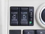 運転席から操作ができるパワースライドドアです!乗り降り便利なうれしい装備です。