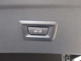 お車の車検や板金等も自社整備工場にて対応致しますので、ご安心下さい。お客様からのご来店、ご連絡をスタッフ一同心よりお待ちしております。