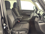 ★フロントシート★ 自然な姿勢のままでいられるシートが、運転しやすさと疲れにくさを感じさせてくれるはずです♪