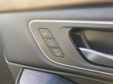 運転席シートメモリー機能付き。2名様分の座席位置をメモリーできます。