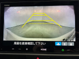 後退時に車両の後ろ側をモニター画面に表示します。車庫入れが苦手な人もこれで安心♪