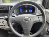 運転席まわり。ハンドルやスイッチ類のベタつき・汚れも清掃済みで気持ちよく運転していただけます