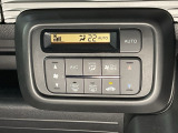 操作性の良いエアコンパネル。