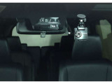 ドライブレコーダー装備:車の走行中の主に外観を中心に記録する撮影機材です!交通事故発生時の責任の所在を明確にしたり、観光等を記録するのにも役立ちます!