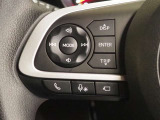 ステアリングから手を放さずにオーディオ操作ができます。