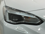 LEDヘッドライトは、点灯の瞬間から最大光量を発揮し、突然暗くなるトンネルなどでの安定感を高めます。