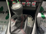 オートマチックのシフトレバーも、握りやすくかっこいいデザインとなっております。