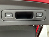 運転席とリアゲート本体に開閉スイッチを装備し、とても便利な電動リアゲート!