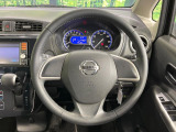 【純正革巻きステアリング】上質な革を使用することで、手にしっかり馴染みとても運転しやすいハンドルです♪