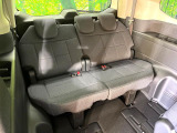 床下収納式のサードシートです。座席部分をコンパクトに収納でき、広大な荷室スペースとしてお使いいただけます!乗車人数や荷物の量など利用シーンに合わせて3列目を有効活用でき、とっても便利♪