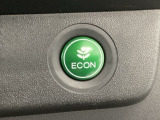 ★ECONスイッチ★ エコドライブを加速しよう!スイッチをONにすると、運転の仕方によるロスを抑え込み燃費をよくするようクルマが頑張ります(*^ー^*)燃費向上にチャレンジ♪