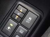 コーナリング時などで横滑りが発生した場合、ブレーキとエンジン出力を制御して車両の安定性を確保するVSCと、発進・加速時にタイヤの空転を抑えてアクセル操作を容易にするTRCを採用しています。