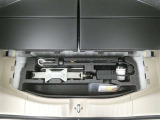 【車載工具】タイヤ交換には必需品ですね!万が一に役立つ工具です。緊急時に備え、使い方をしっかり覚えておきましょう。