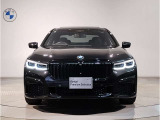 BMW代表的な特徴のキドニーグリル。BMWのすべてのモデルに採用され、BMWらしさを強調しております。