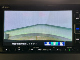 【バックカメラ】運転が苦手な方も車庫入れラクラクです!ギアをリバースに入れれば自動的に切り換わりますので、面倒な操作は不要です♪狭い駐車場もお車を傷つけず安心ですね!