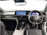 オシャレなインテリアで運転する気分も盛り上がりますよね^^