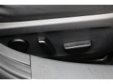 【パワーシート】 電動モーターで動くシートです。自分が調整したいと思う場所のスイッチを押している時間だけ動きます。