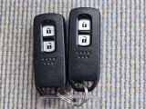 便利なスマートキー付き。キーを取り出さずにドアの施錠・解錠やエンジン始動が可能です。
