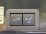 【パワーバックドア】スマートキーや運転席のボタンを押すだけでリアゲートが自動で開閉します!荷物を持っている時や、高い位置にあるバックドアを閉める際に便利な機能です♪