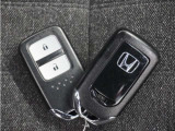 ◆スマートキー◆カギをバッグやポケットに入れたままでもドアロックの開閉ができる『スマートキー』付き!雨天や暗くなってもカギを取り出す必要がなくドアの開錠&エンジンも始動できます