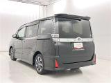 広々とした車内空間に優れた燃費性能。更にデザインも上質で人気のお車です!