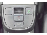 電動パーキングブレーキを搭載。スイッチ操作でパーキングブレーキを作動・解除することが可能です。