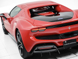 車体後部には一定の加速を超えると自動で作動するアクティブスポイラーを標準装備しております。