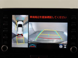 パノラミックビューモニター付きです。車両を上から見たような映像をモニター画面に表示。運転席からの目視では見にくい、車両周辺の状況をリアルタイムでしっかり確認できます。