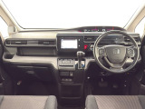 いつでも気持ちよく運転できて、使い勝手のいい収納や体をケアするシート、細部にまでこだわったインテリア♪