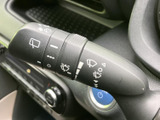 雨天時でもクリアな視界を確保。ワイパーの操作は簡単で、運転に集中できます。間欠機能も搭載し、状況に応じた設定が可能です。
