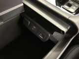 運転席の画像です。十分なスペースがあり、ゆったりした状態で運転していただけます♪