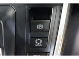 電動パーキングブレーキを搭載。スイッチ操作でパーキングブレーキを作動・解除することが可能ですので、操作の力が不要ですよ♪