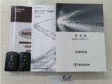 取扱説明書と整備手帳付き。安心してお乗りいただくため、納車前に法定12カ月定期点検整備または法定24カ月点検整備付きとなっております!