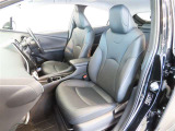 「中古車ハイブリッド保証」付き。ハイブリッド機構を無償で保証します。保証期間は、初度登録年月から10年目まで、またはロングラン保証が終わってから3年間。ただし累計走行距離が20万km以内です。