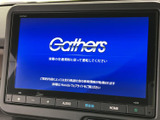 先進のナビゲーションシステムを搭載。高画質ディスプレイで、目的地設定やルート検索をスムーズに行えます。音楽も楽しめます。