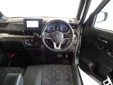 視界良好、操作しやすい運転席です。
