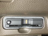 ハンドルの左下にETCがついています。高速道路の料金所の通過も楽々です。 カードの取り出しもしやすい場所についています。