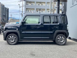 軽自動車の限られた室内空間をフルに活用し、小柄ながら過ごしやすい車内を作り出しています。