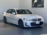 アルピン・ホワイトに充実の先進装備。走行約6,000kmの320d M Sport。