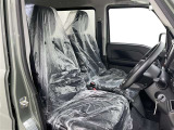 高いホールド性で運転姿勢が安定します。長距離ドライブでも疲れにくいのが魅力です。快適なドライビングライフをお送りください♪