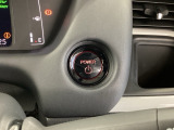 赤い丸いボタンを押して、エンジンスタートが可能なプッシュエンジンスタートシステムです!一度味わったらこの装備が必需品になってしまいます。