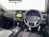 運転席まわりです。 各操作スイッチは使いやすい位置に配置されてます。