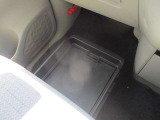 助手席シートアンダーボックス(車検証収納トレイ付)