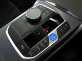 iDriveコントローラー。運転に集中しながら操作可能。