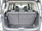 後部座席に乗車していても、この位の荷物スペースを確保できます♪♪ 荷物の積み下ろしもラクラク快適ですよ♪♪
